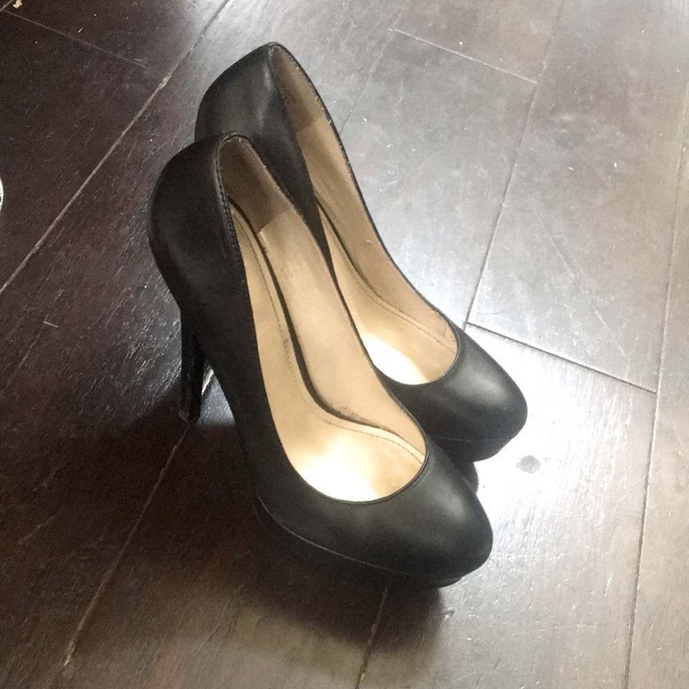 Size 37 (US 6-7) Black heels